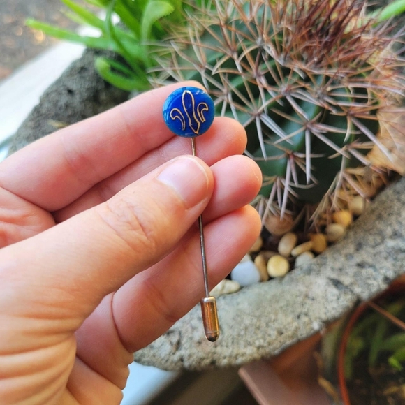 Vintage Fleur de Lis Navy Enamel Stick Pin Brooch - Picture 4 of 8